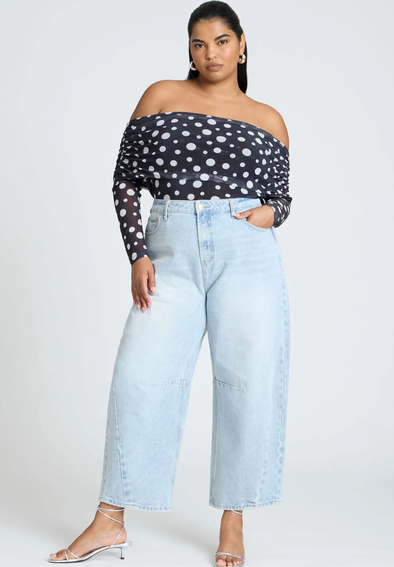 Dart Detail Barrel Leg Jean